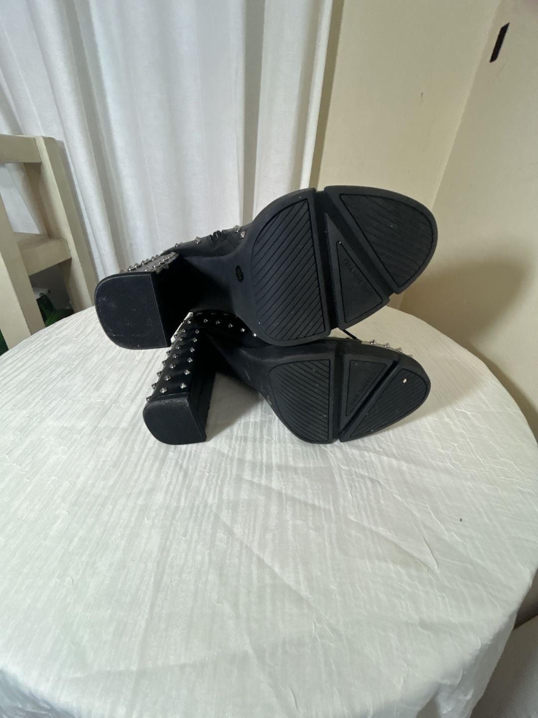 Gianni Bini 9M Spike ankle boots , gothic , biker style
20