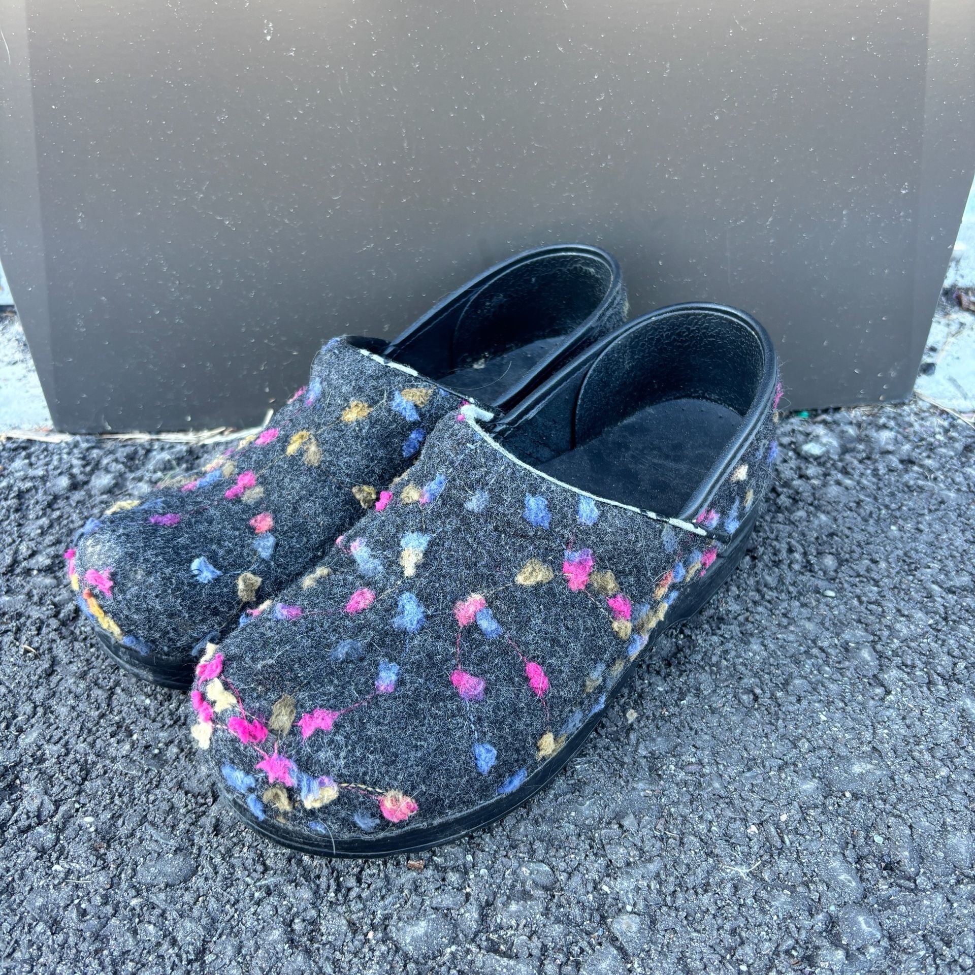 Dansko Wool Felt Floral Dot Clogs Black Multi Color Spots Size 39 2