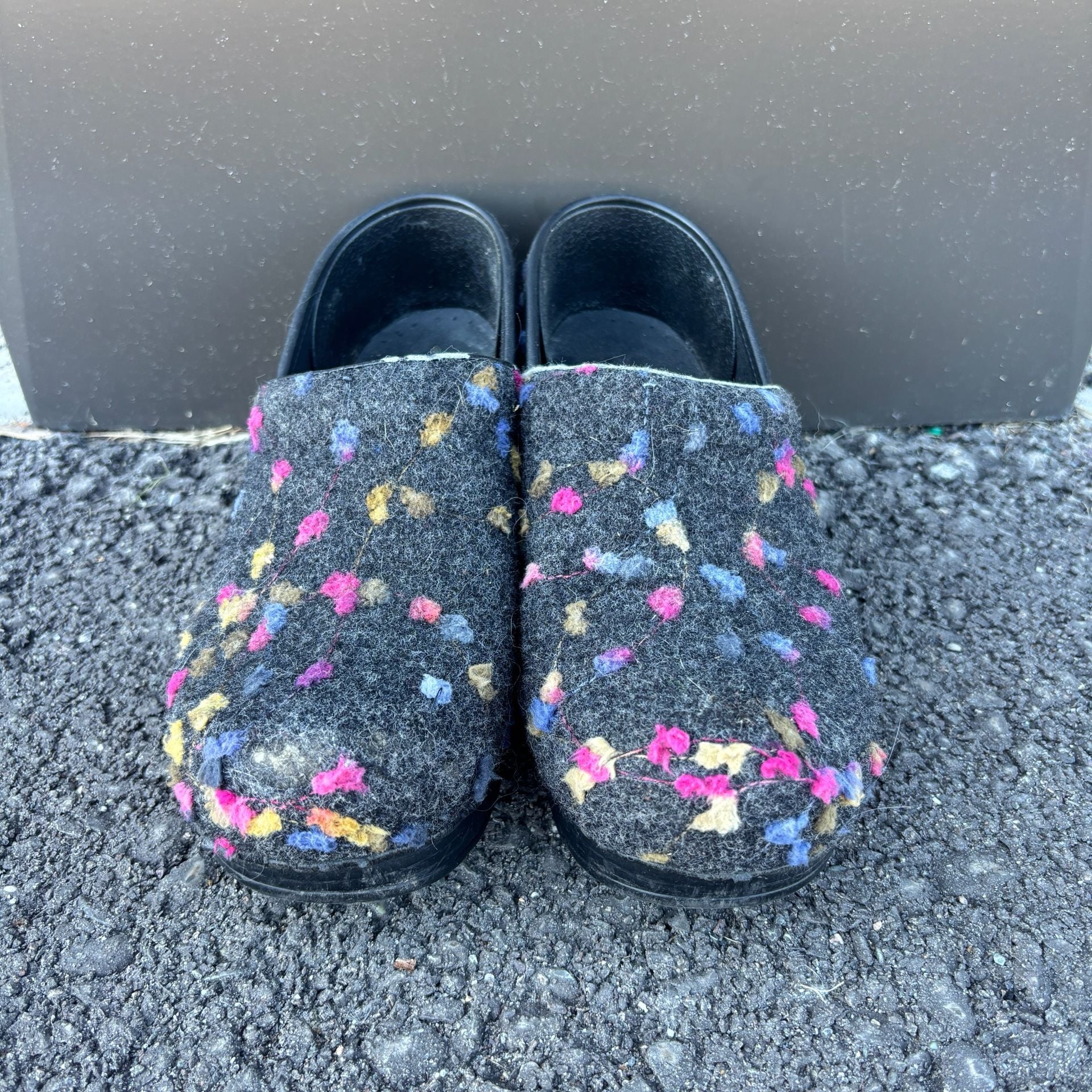Dansko Wool Felt Floral Dot Clogs Black Multi Color Spots Size 39 3
