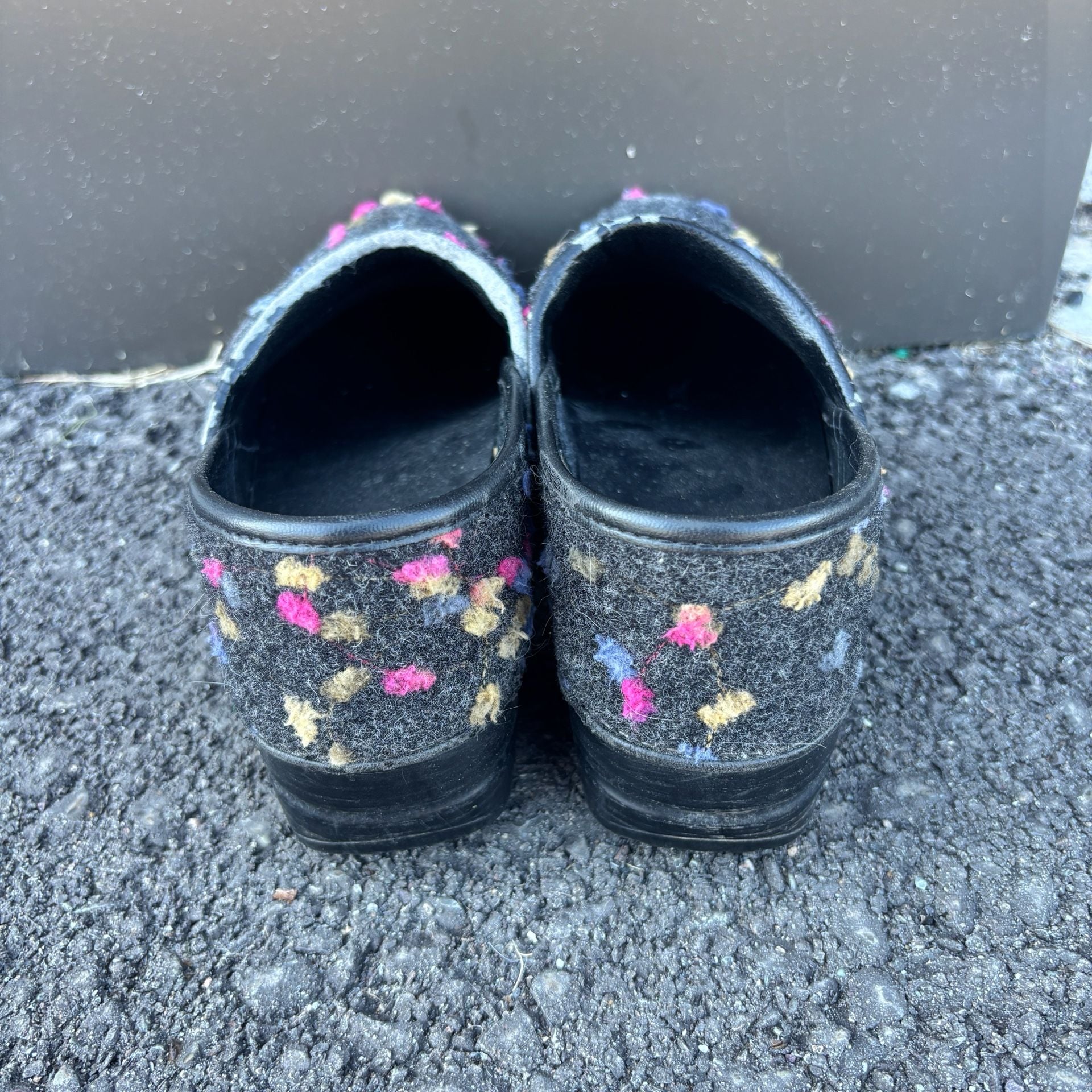 Dansko Wool Felt Floral Dot Clogs Black Multi Color Spots Size 39 5