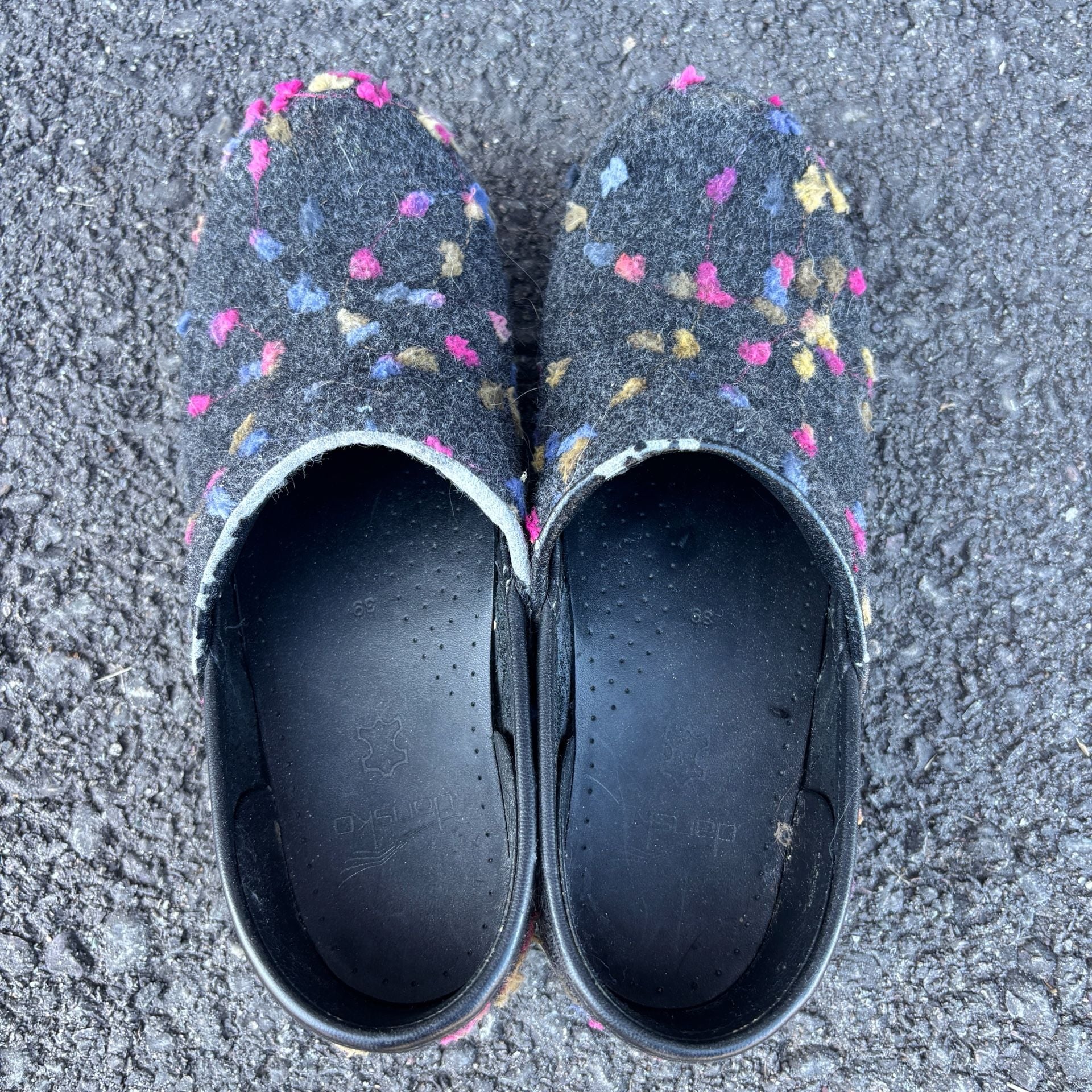 Dansko Wool Felt Floral Dot Clogs Black Multi Color Spots Size 39 6