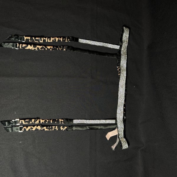 Victoria's Secret Very Sexy Shine Strap Garter Belt Size M/L Leopard Print