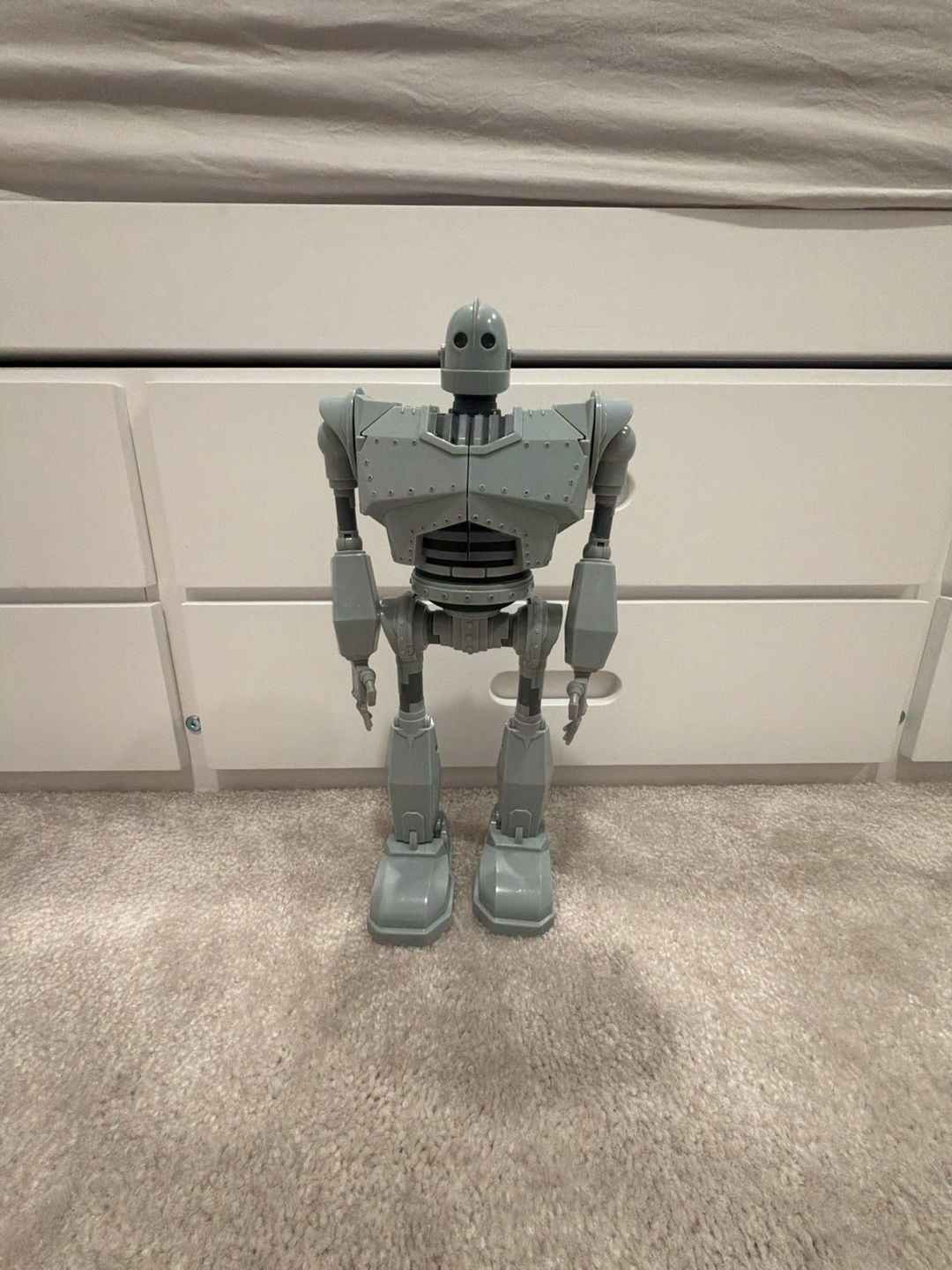 Warner Bros. The Iron Giant 14 Inch Light & Sound Walking Robot Toy 1