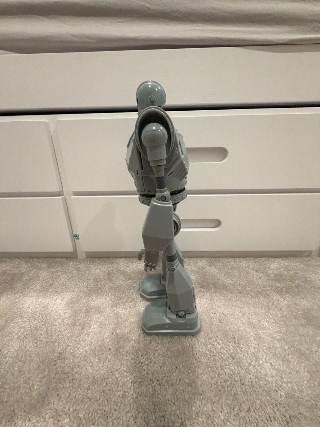 Warner Bros. The Iron Giant 14 Inch Light & Sound Walking Robot Toy 2