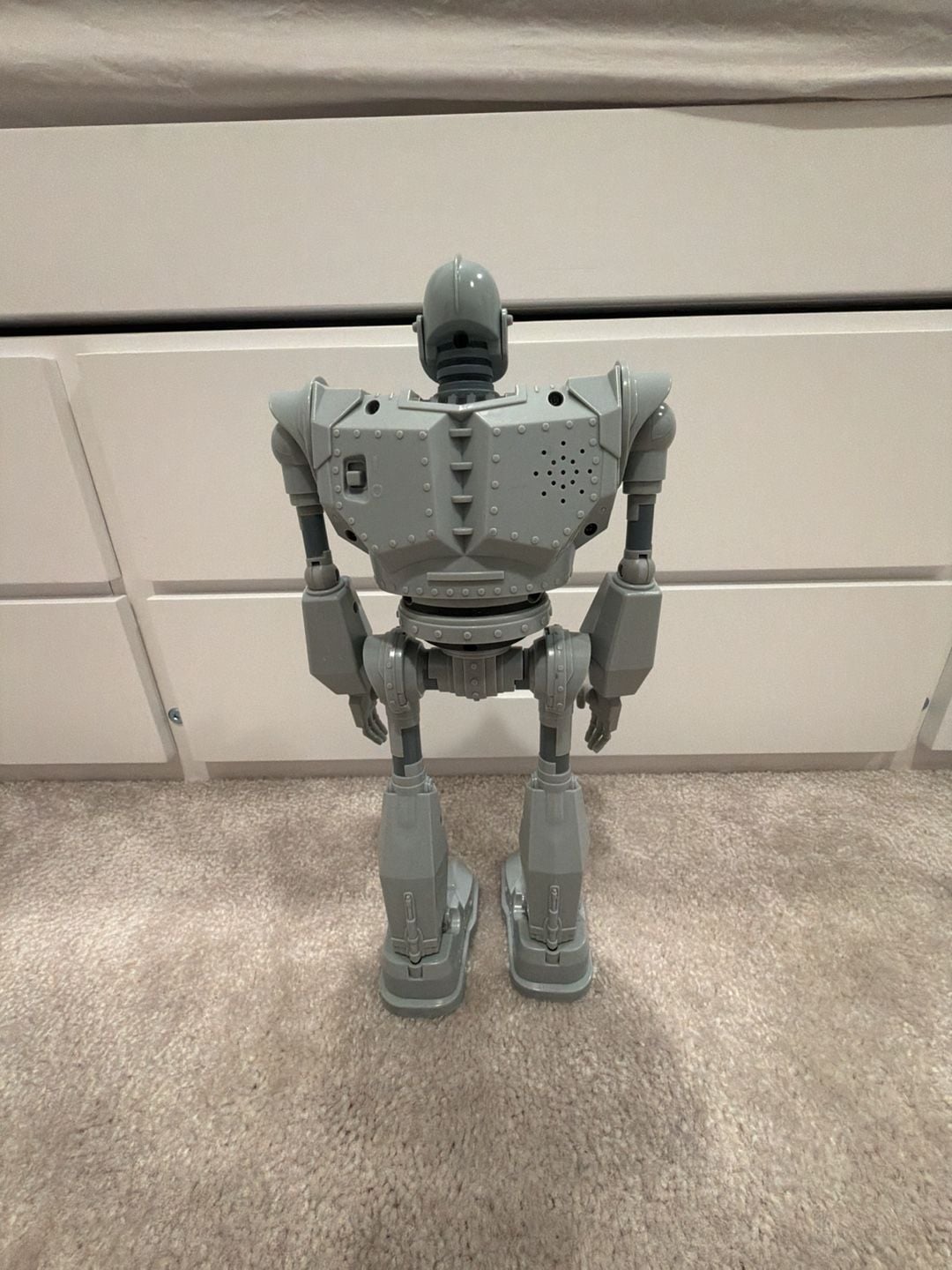 Warner Bros. The Iron Giant 14 Inch Light & Sound Walking Robot Toy 3