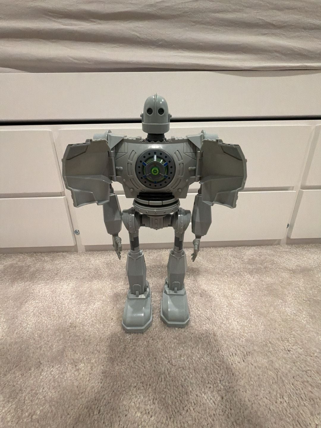 Warner Bros. The Iron Giant 14 Inch Light & Sound Walking Robot Toy 5
