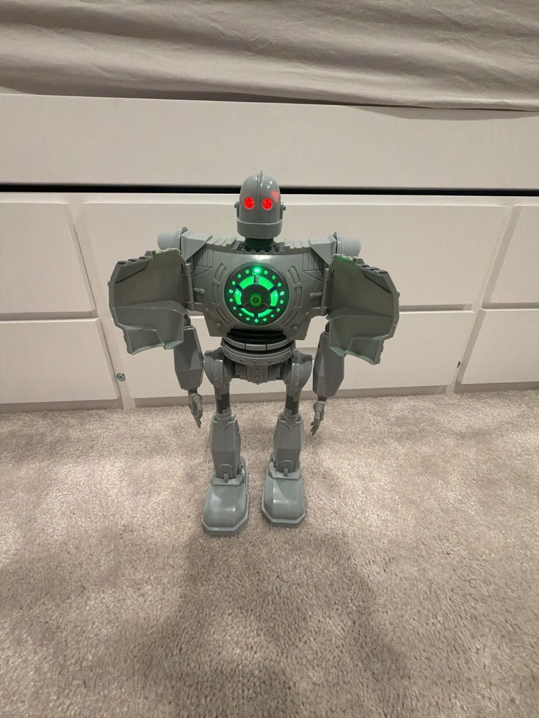 Warner Bros. The Iron Giant 14 Inch Light & Sound Walking Robot Toy 6