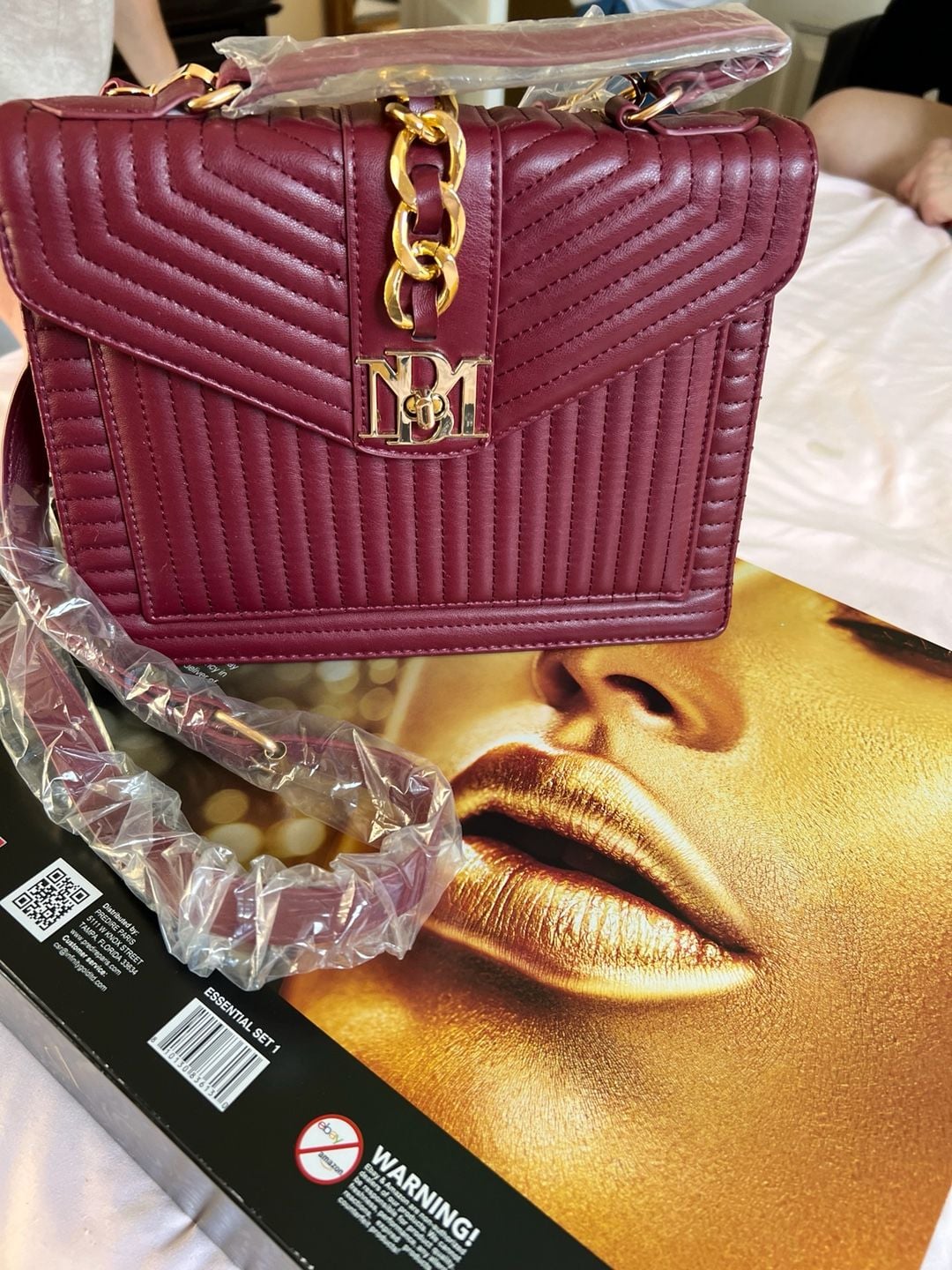 N Dism Women's Quilted Crossbody Bag Burgundy Gold Chain 2