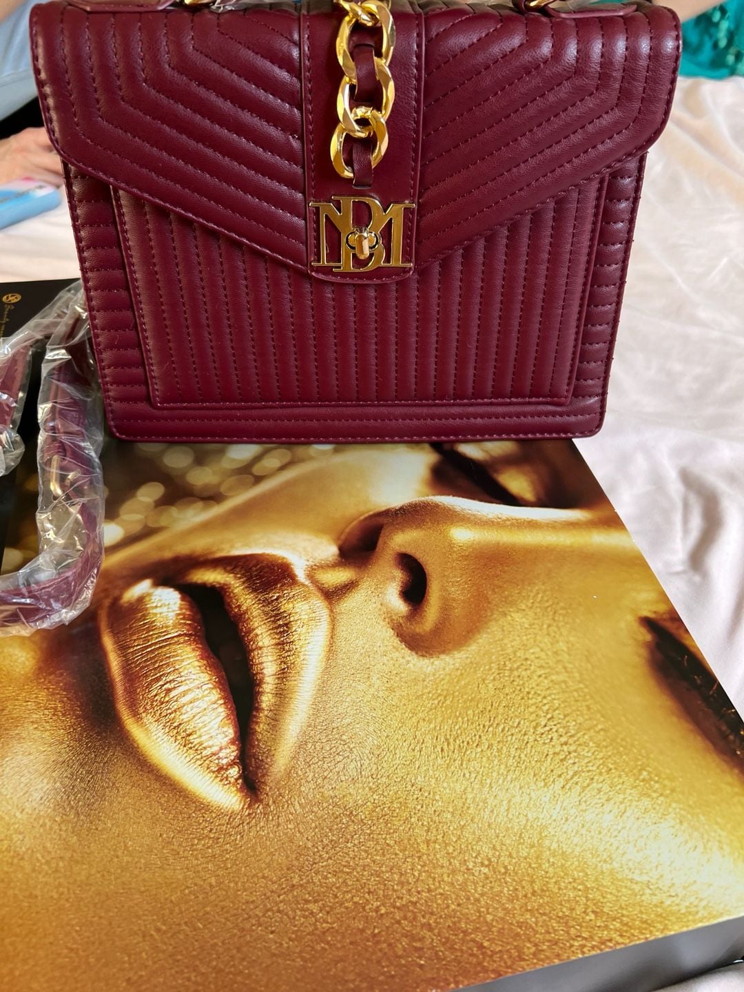 N Dism Women's Quilted Crossbody Bag Burgundy Gold Chain 3