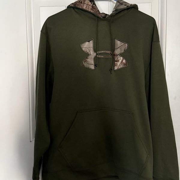 Under Armour Camo Logo Hoodie Size MD Green Real Tree Hunting Sweatshirt