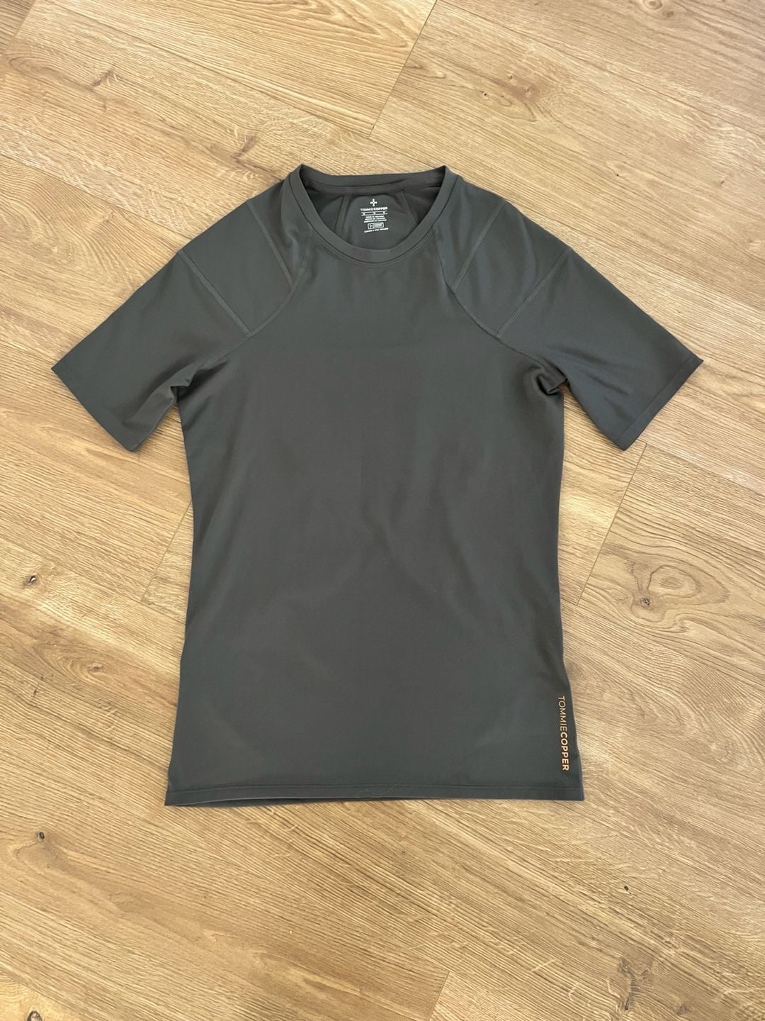 Tommie Copper Shoulder Support Shirt Size M Gray Athletic Compression 2