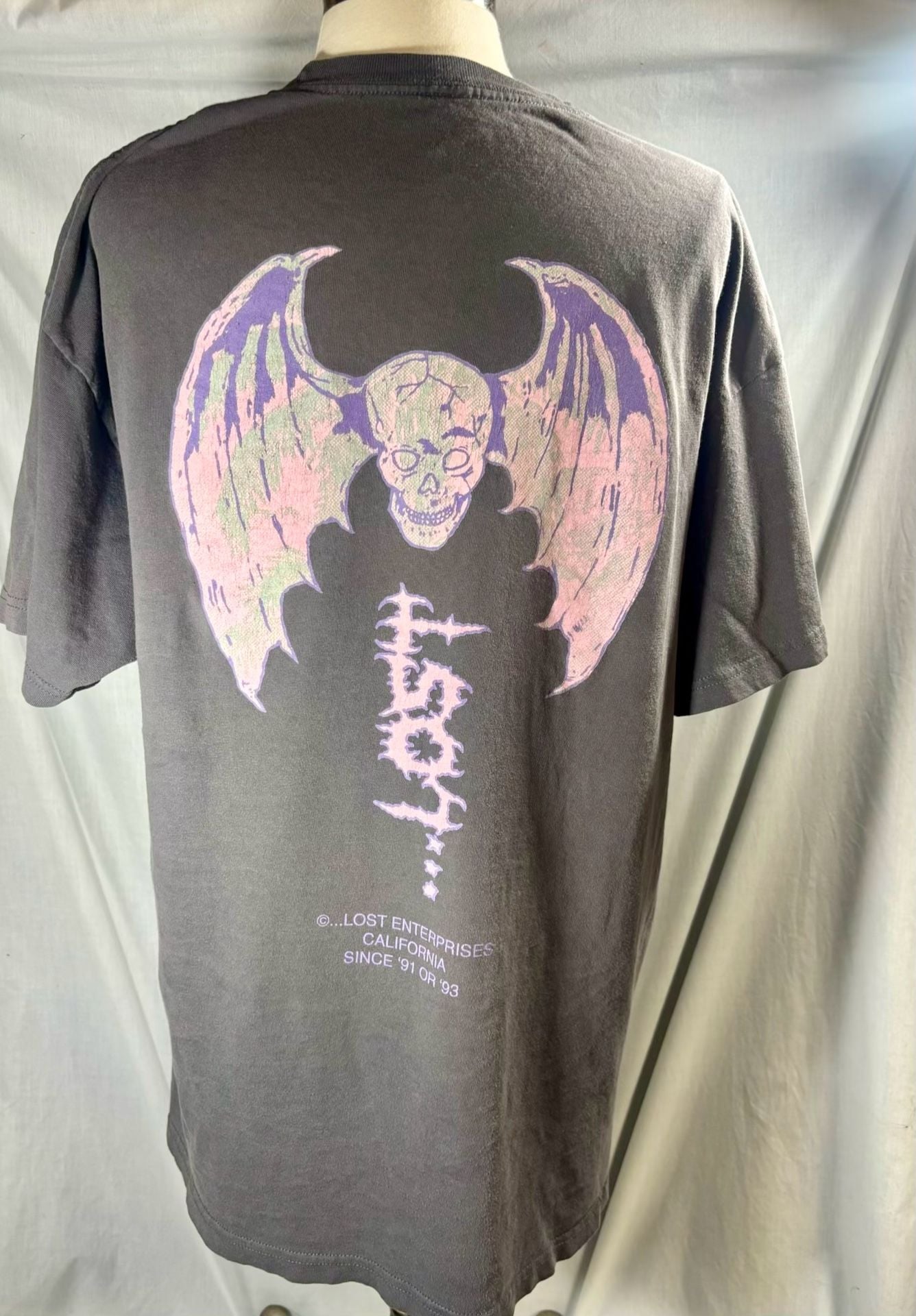 Lost Enterprises T-Shirt Size Large Dark Gray Skull Wing 4