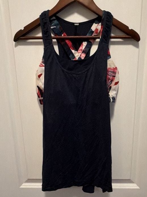 Lululemon Stash It Tank Size 8 Blue Floral Built-In Bra 2