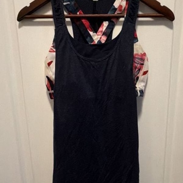 Lululemon Stash It Tank Size 8 Blue Floral Built-In Bra
