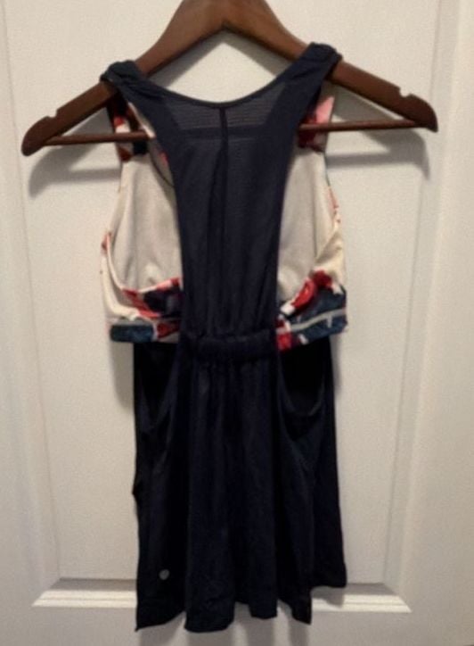 Lululemon Stash It Tank Size 8 Blue Floral Built-In Bra 3