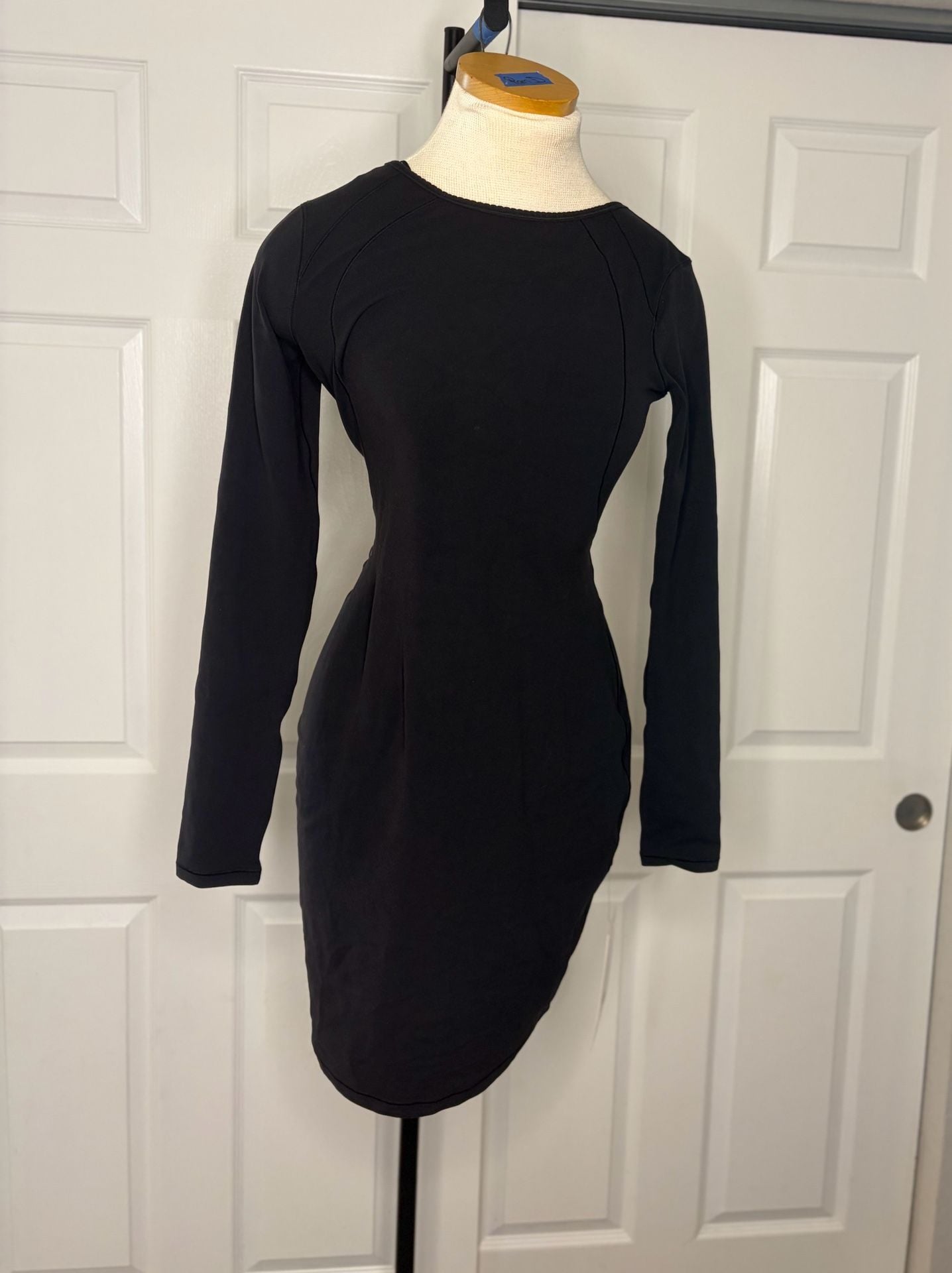068-Lululemon Contour Dress *Nulu Size 6 Black Long Sleeve Cutout Back Mini 5