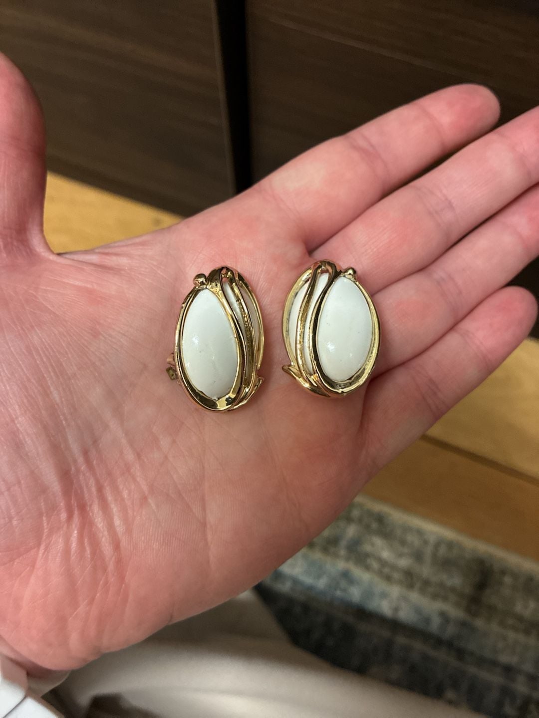Vintage Trifari Clip-On Earrings Gold Tone White Cabochon Bolero 5