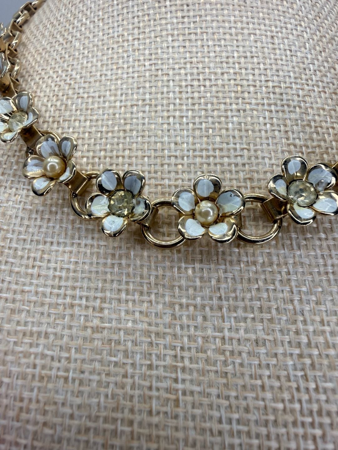 Vintage Gold Tone White Flower Rhinestone Choker Necklace 4