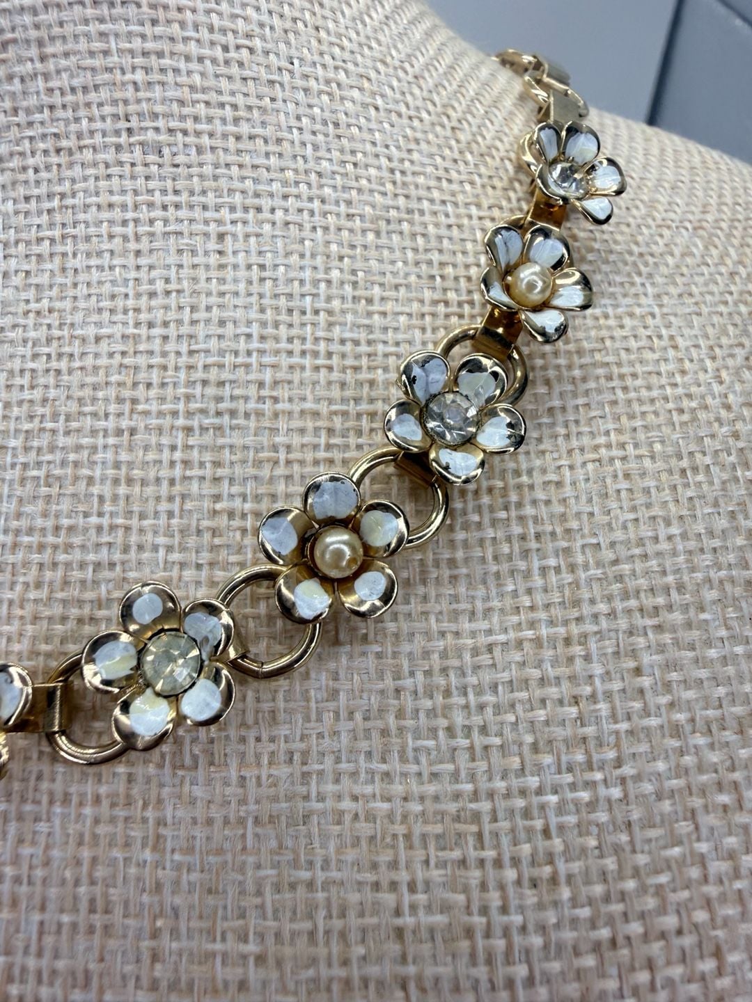 Vintage Gold Tone White Flower Rhinestone Choker Necklace 5