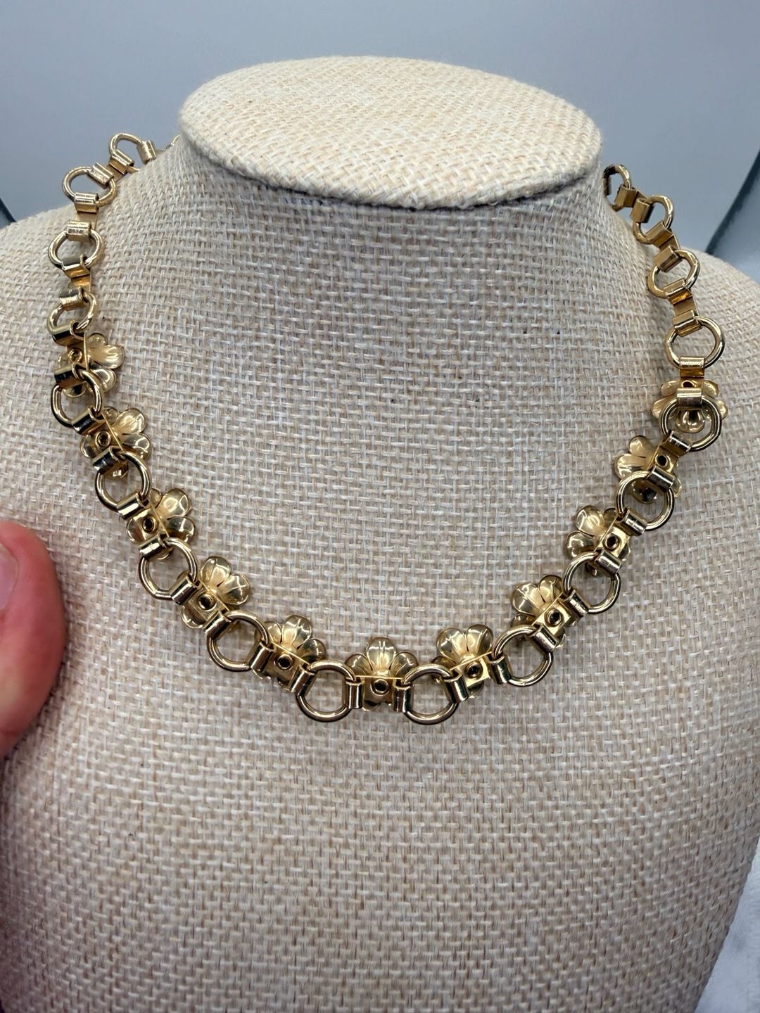 Vintage Gold Tone White Flower Rhinestone Choker Necklace 7