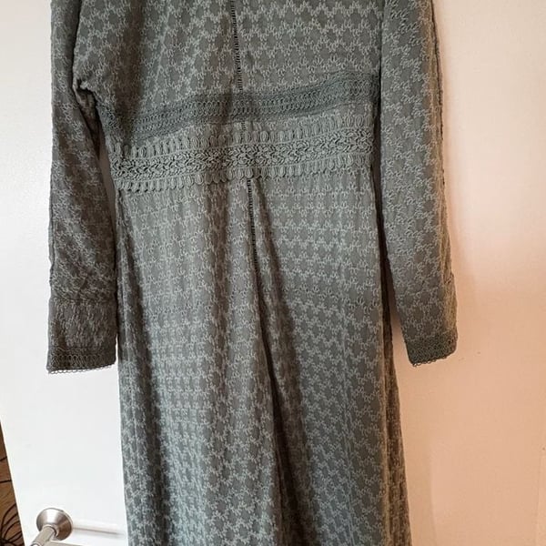 Dôen Midi Dress Green Long Sleeve Embroidered Lace