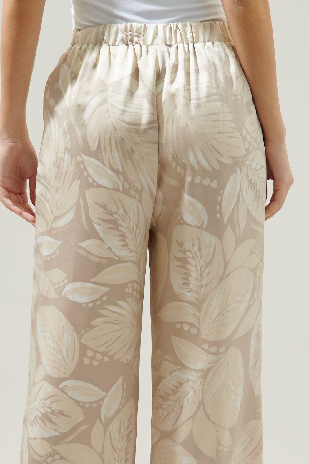 Sugarlips Gardenia Floral Satin Matching Set Top and Bottom Size: Small NWT 4