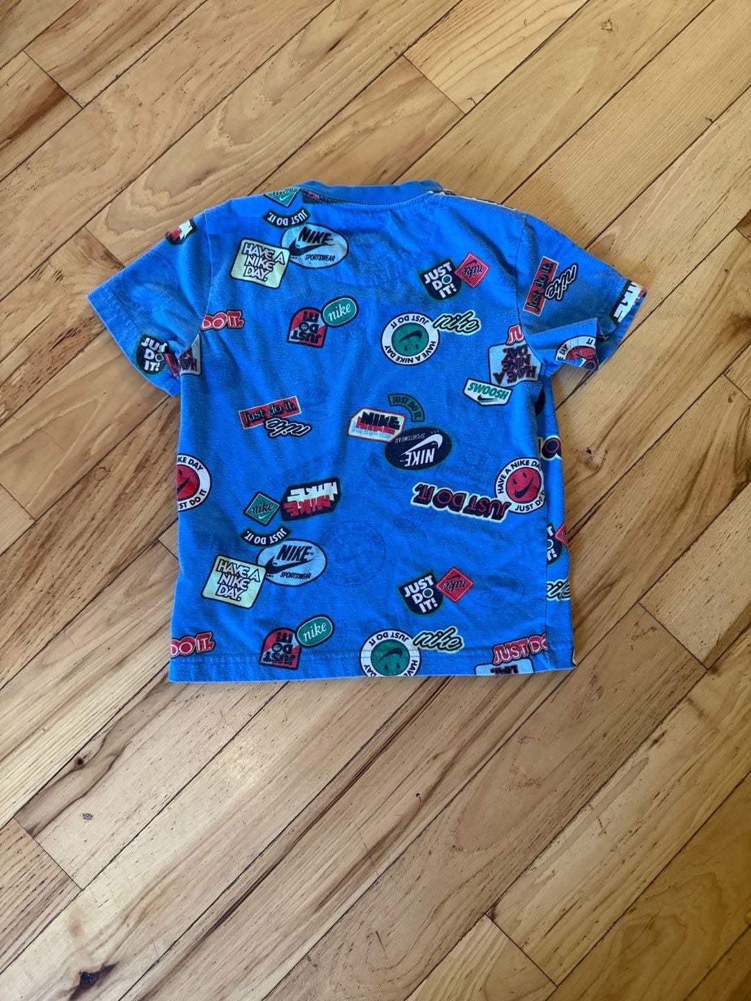 Nike Graphic T-Shirt Size 5-6 Yrs Blue Patches Short Sleeve 4