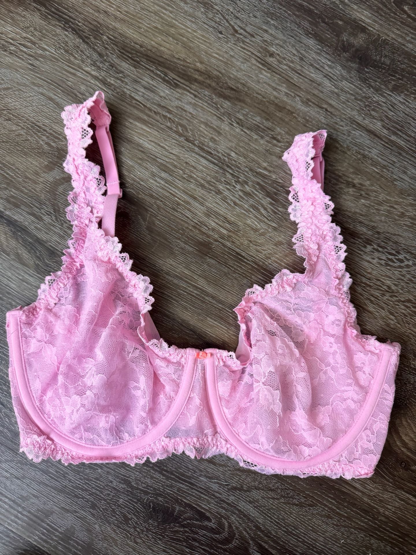 SKIMS LIMITED EDITION LACE Bra Size 32DD NWOT 2