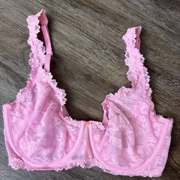 SKIMS LIMITED EDITION LACE  Bra Size 32DD NWOT