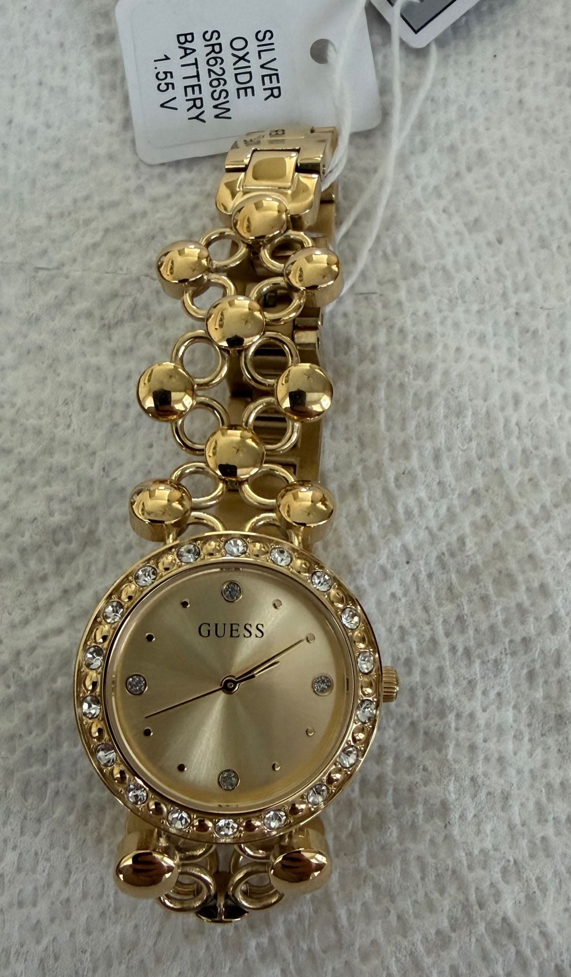 GUESS Round 28mm Champagne Dial Analog Women Watch - U1425L2M : : Watches 3