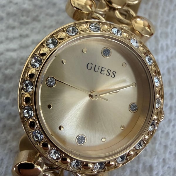 GUESS Round 28mm Champagne Dial Analog Women Watch - U1425L2M : : Watches