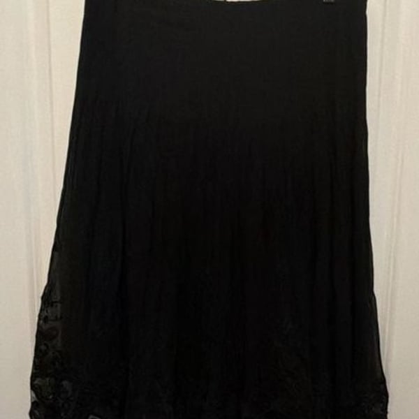 Elie Tahari Silk Skirt Size 6 Black Lace Hem Midi