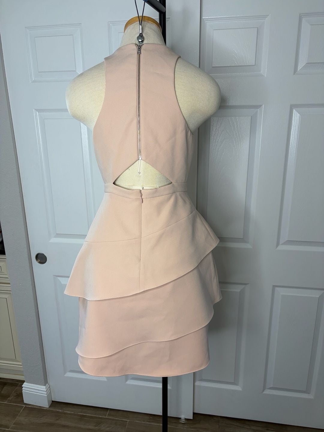 070-Bcbgmaxazria Tiered Halter Dress Size 4 Blush Pink Cocktail Ruffle Mini 4