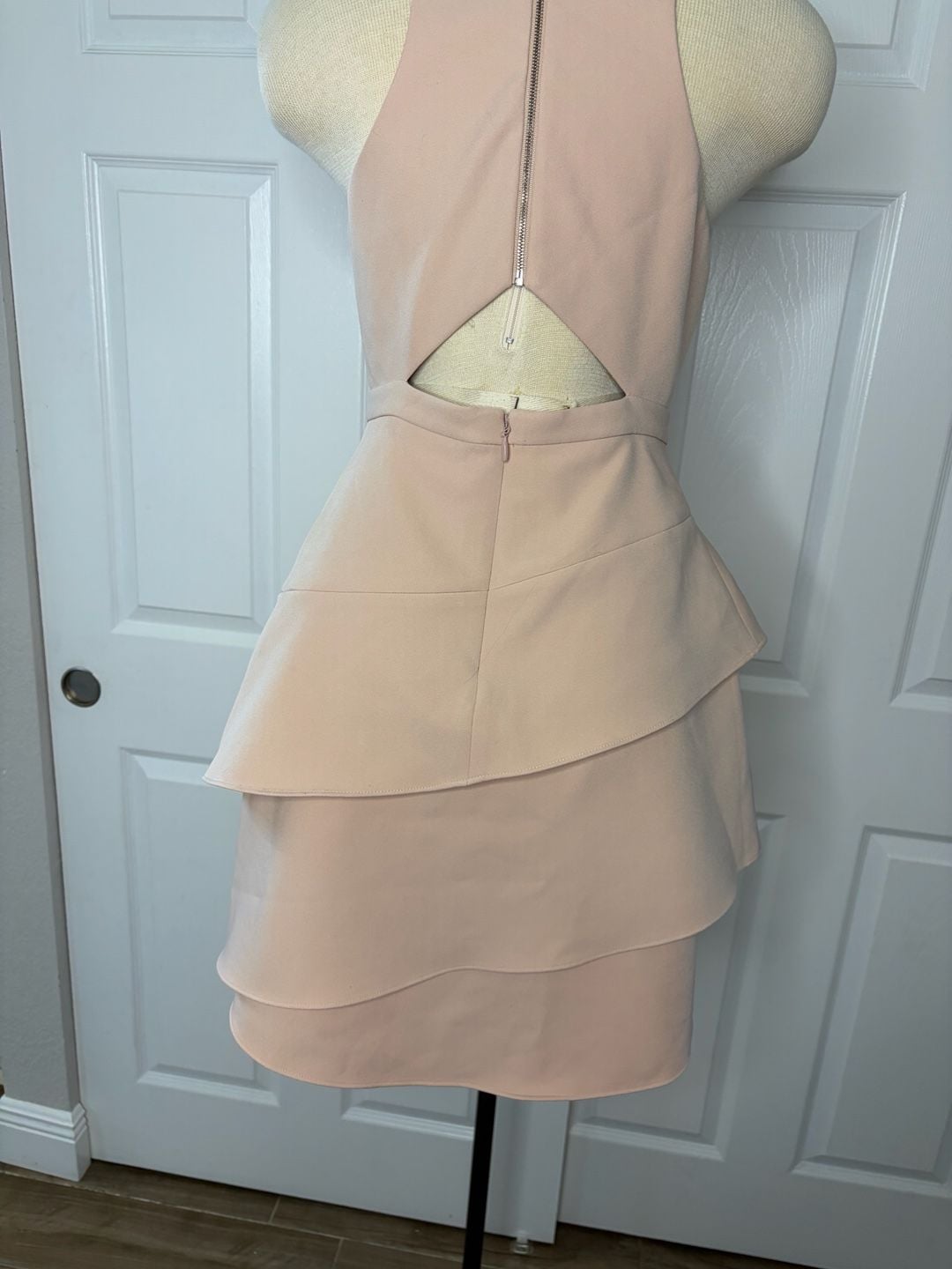 070-Bcbgmaxazria Tiered Halter Dress Size 4 Blush Pink Cocktail Ruffle Mini 12