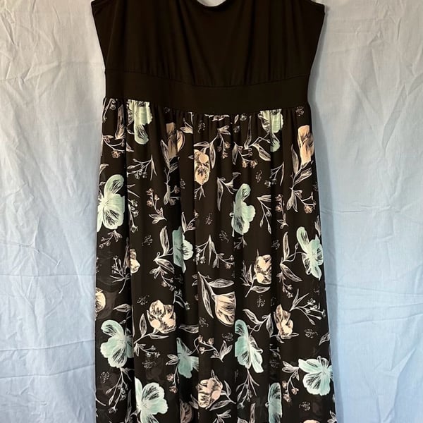 Like NEW! Torrid Maxi Dress Size 1 (XL) Black Floral Chiffon Sleeveless