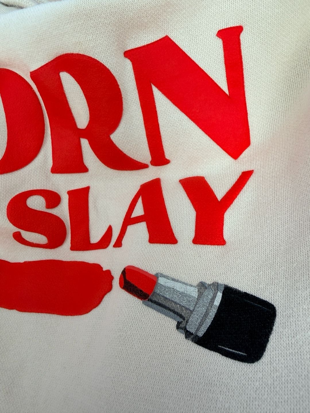Affirmation Apparel Cream "Born to Slay" Multi-Kiss Graphic Hoodie Size: Small 6
