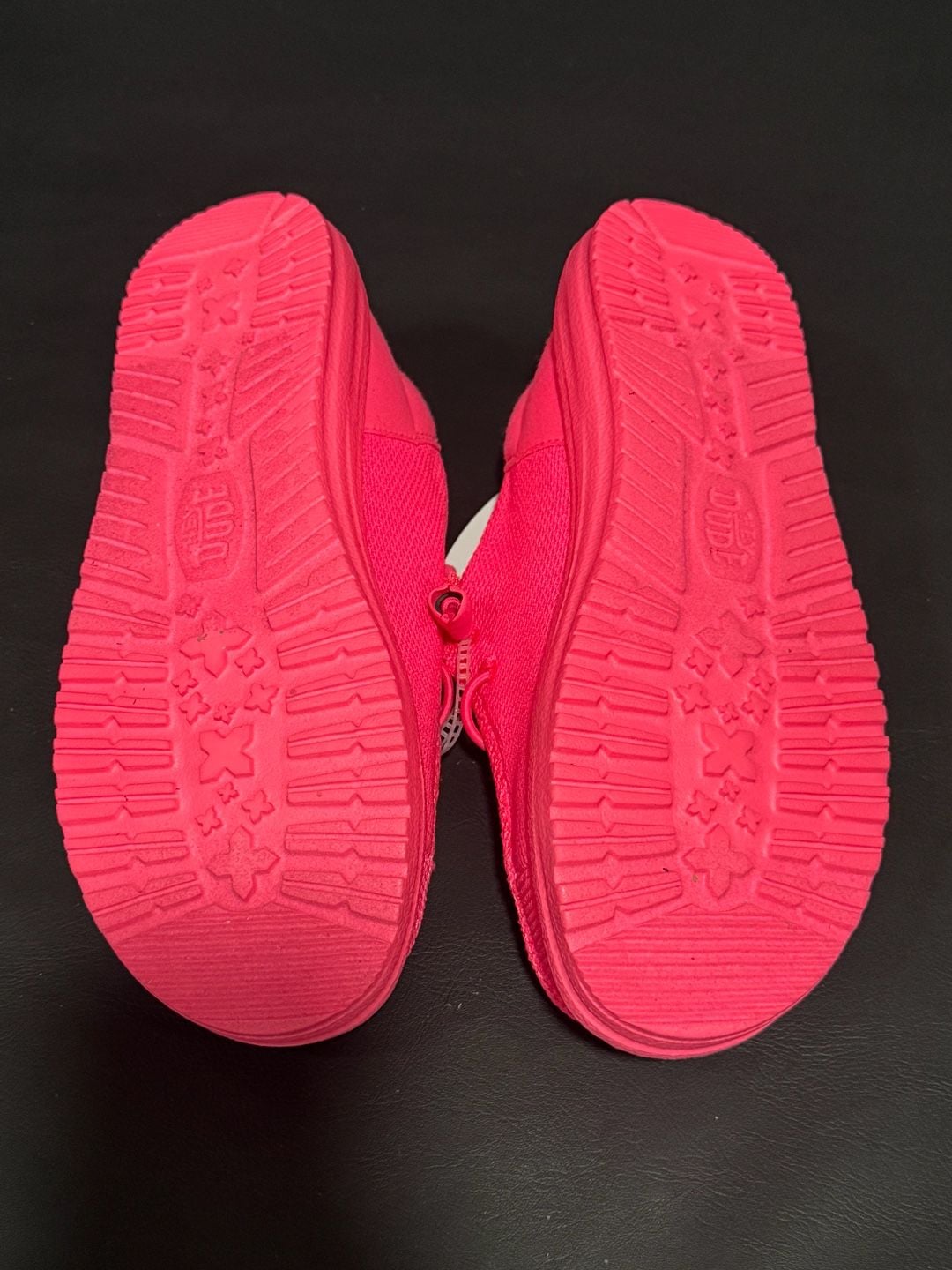 Hey Dude Wendy Funk Mono Size W5 Electric Pink Slip-On Casual Shoes 9