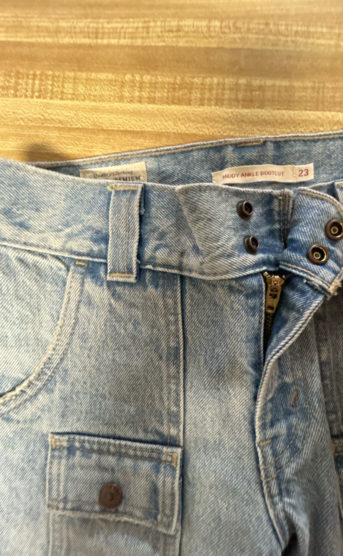 Levi's Premium Middy Ankle Bootcut Size 23 Jeans (320) 9