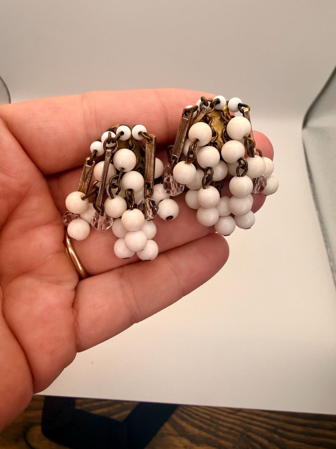 Lisner Vintage White Bead Cluster Clip On Earrings 2