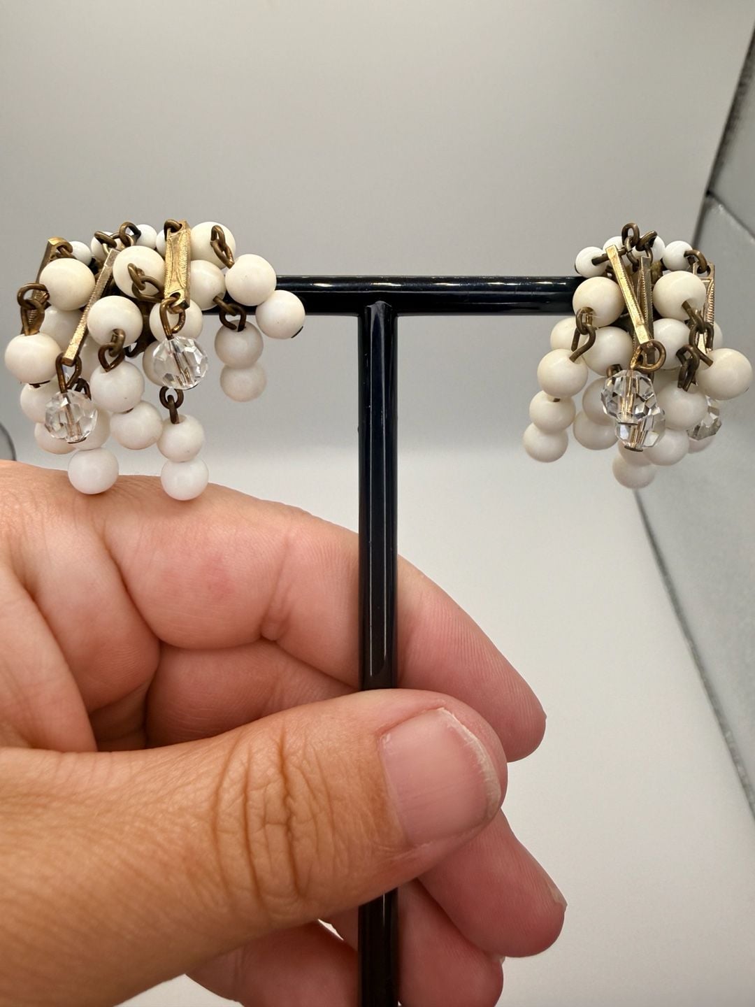 Lisner Vintage White Bead Cluster Clip On Earrings 3