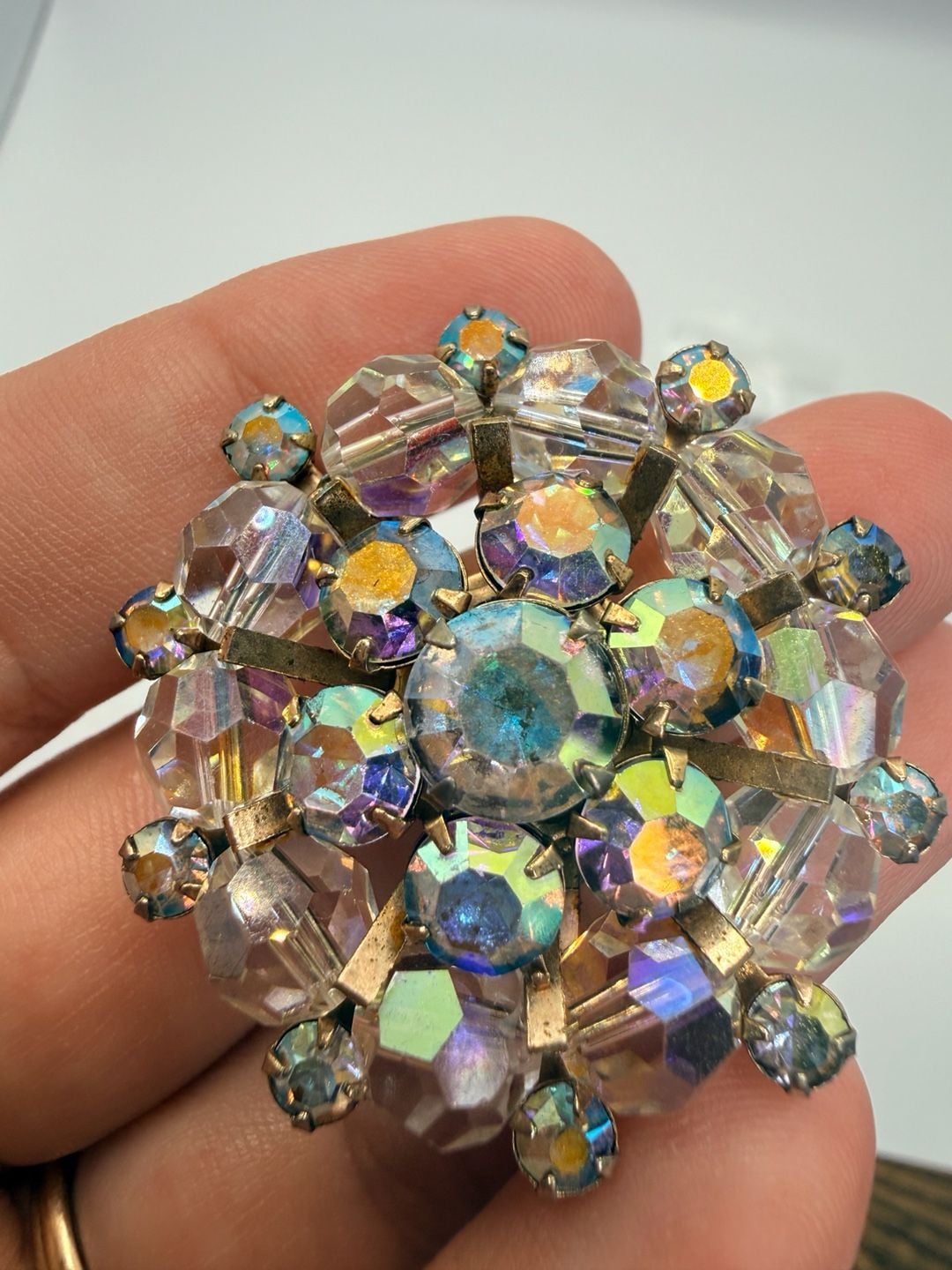 Vintage Aurora Borealis Crystal Cluster Gold Tone Brooch 2