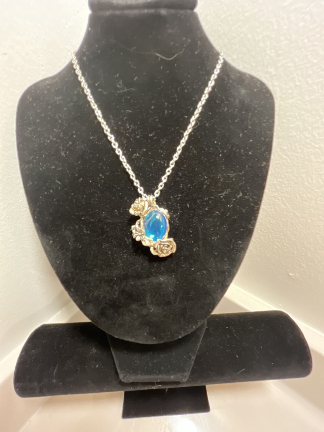 Vintage Style Silver Iridescent Moonstone Pendant Necklace 2