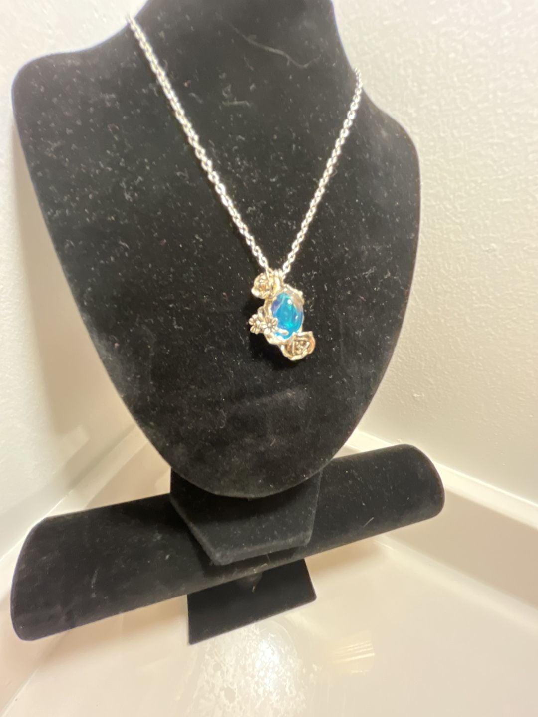Vintage Style Silver Iridescent Moonstone Pendant Necklace 10
