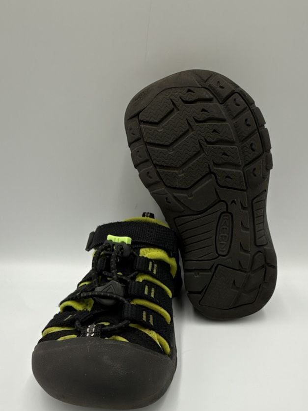 Keen Newport Neo H2 US Black Lime Green Sandals
Size 10 Youth/Toddler
#865 8