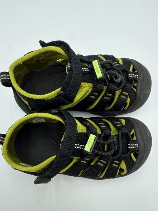 Keen Newport Neo H2 US Black Lime Green Sandals
Size 10 Youth/Toddler
#865 7