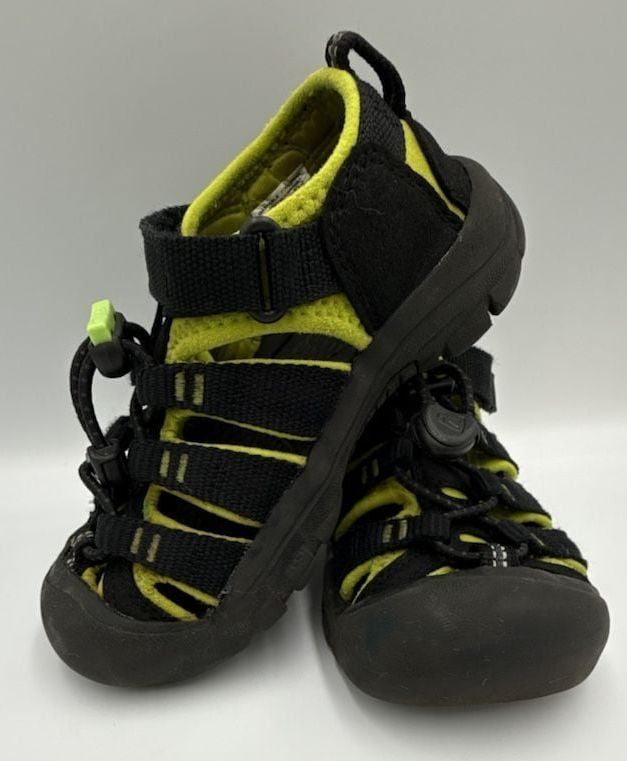 Keen Newport Neo H2 US Black Lime Green Sandals
Size 10 Youth/Toddler
#865 9