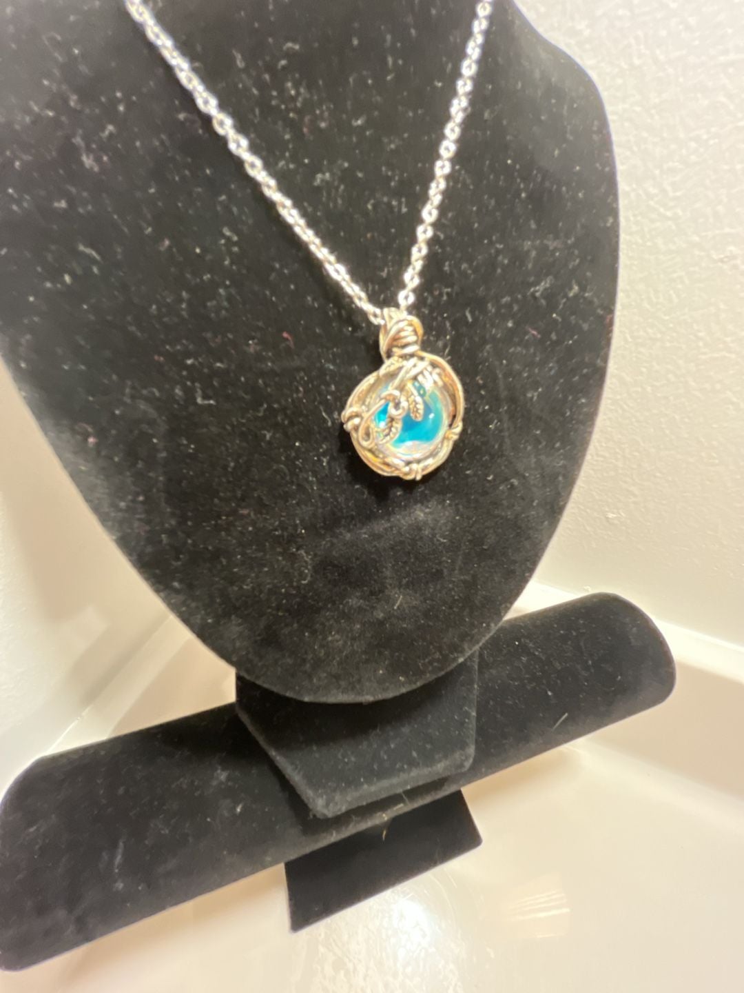 Thorn Vine Moonstone Necklace Iridescent Pendant 2