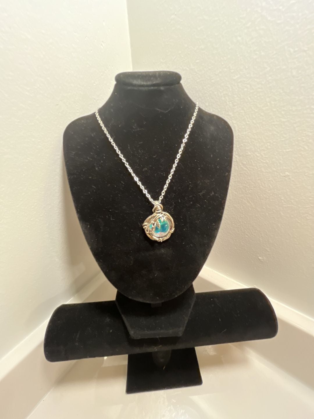 Thorn Vine Moonstone Necklace Iridescent Pendant 5