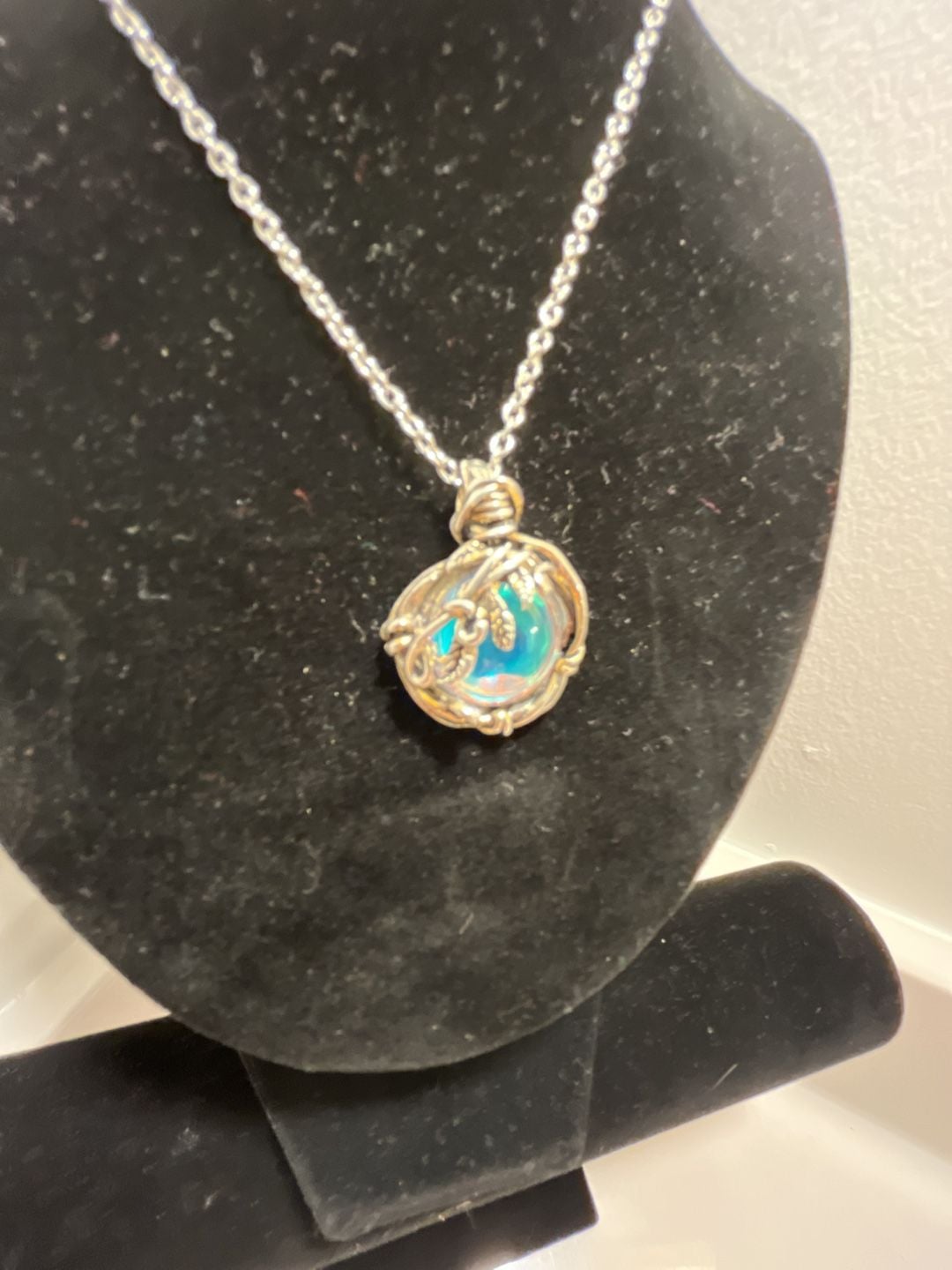 Thorn Vine Moonstone Necklace Iridescent Pendant 6