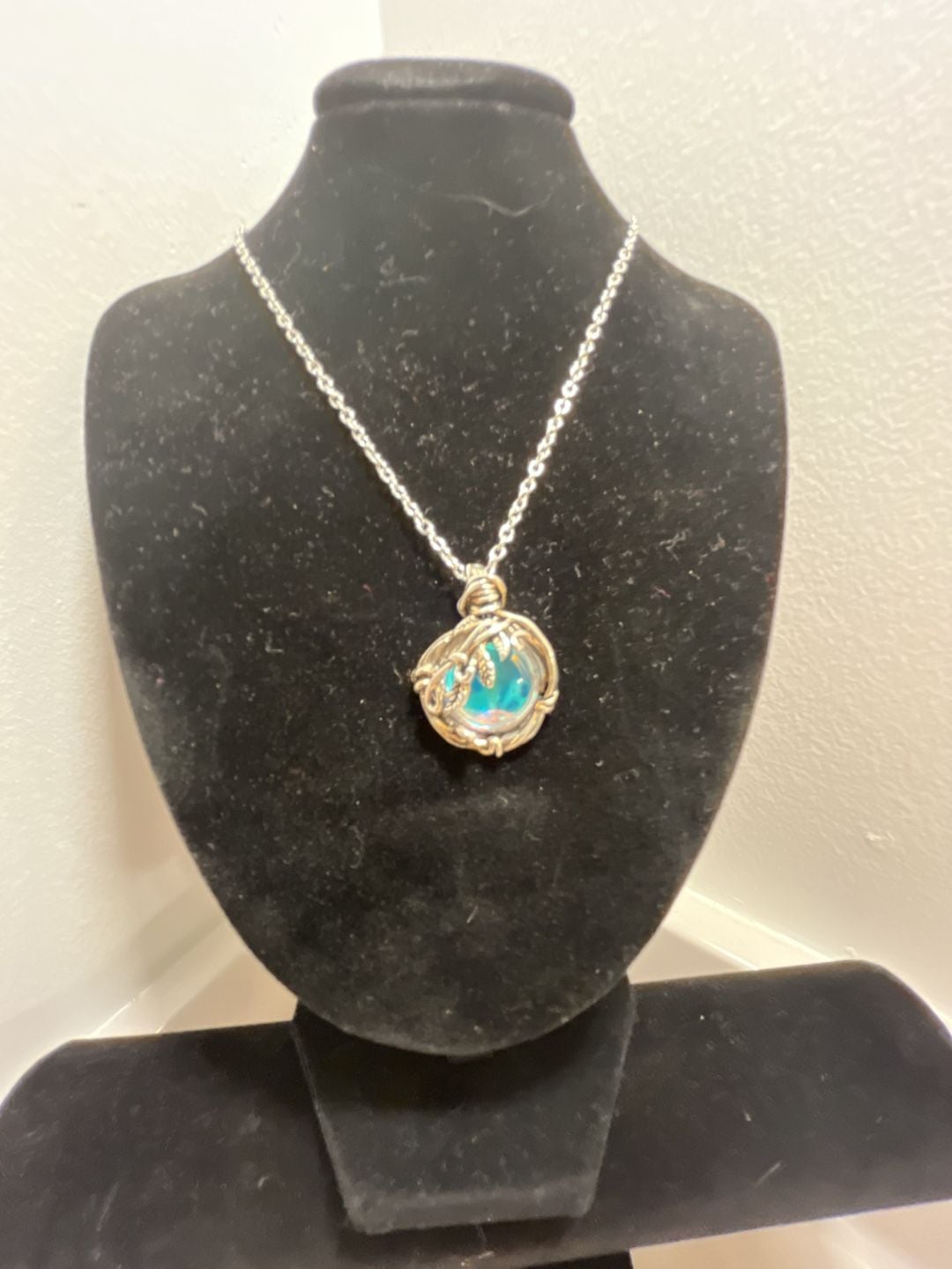 Thorn Vine Moonstone Necklace Iridescent Pendant 9